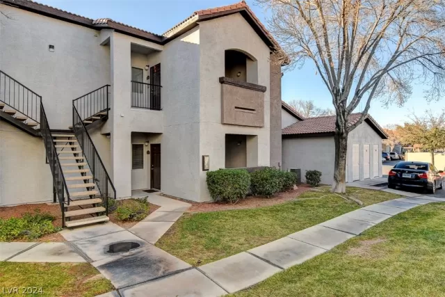 MLS: 2591109 Condo For Sale