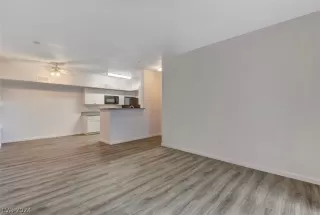 Photo #1: 2591109 Listing 