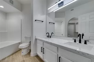 Photo #2: 2591121 Listing