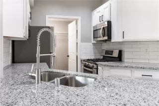 Photo #3: 2591124 Listing