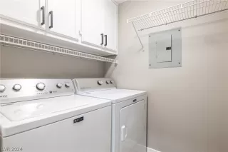 Photo #5: 2591124 Listing