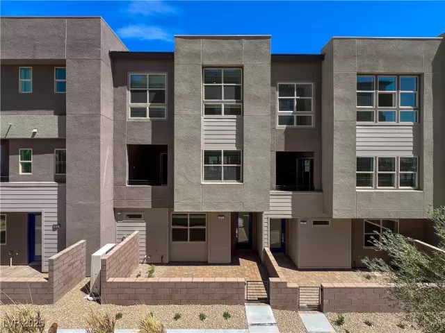 MLS: 2591125 Condo For Sale