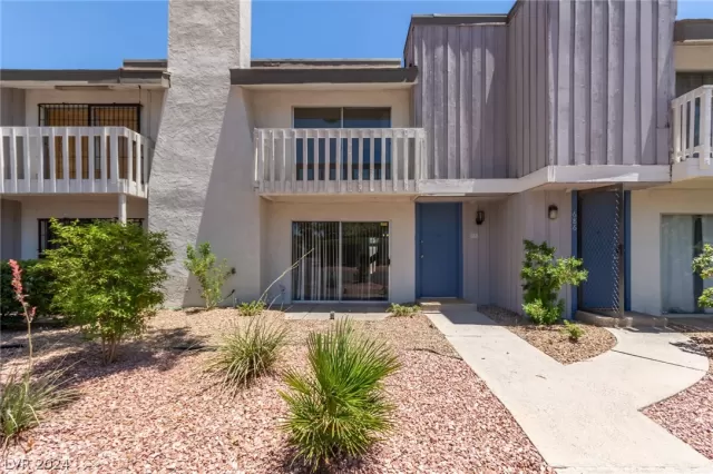 MLS: 2591182 Condo For Sale