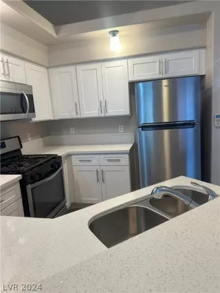 Photo #1: 2591191 Listing