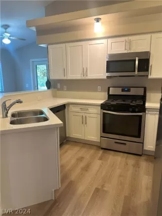 Photo #3: 2591191 Listing