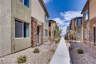 Photo #2: 2591225 Listing