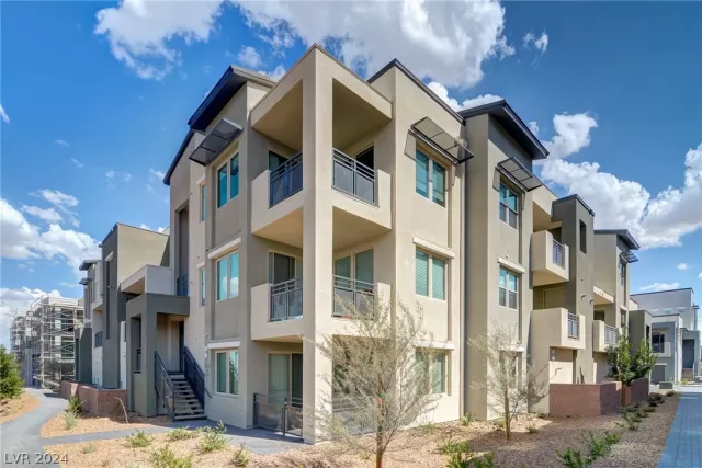 MLS: 2591229 Condo For Sale