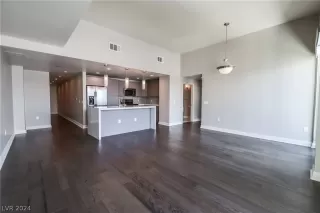 Photo #2: 2591233 Listing 