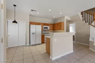 Photo #5: 2591258 Listing