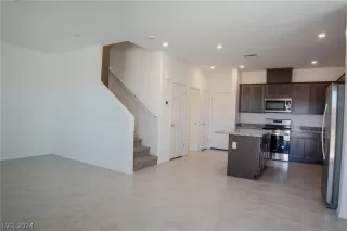 Photo #3: 2591284 Listing 