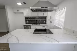 Photo #1: 2591313 Listing