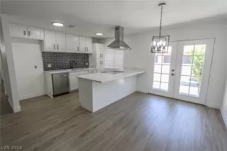 Photo #4: 2591313 Listing