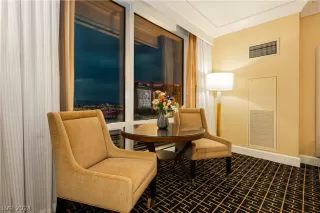 Photo #3: 2591320 Listing