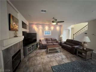 Photo #5: 2591380 Listing 