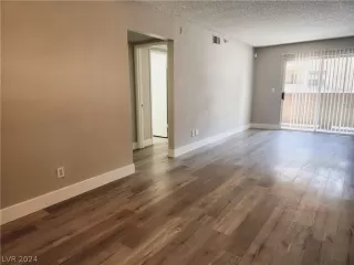 Photo #2: 2591392 Listing 