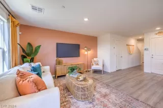 Photo #3: 2591423 Listing