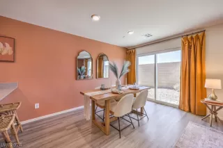 Photo #5: 2591423 Listing