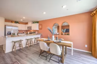 Photo #6: 2591423 Listing