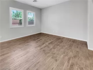 Photo #3: 2591429 Listing