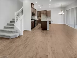 Photo #5: 2591429 Listing