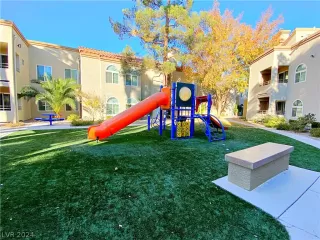 Photo #2: 2591431 Listing
