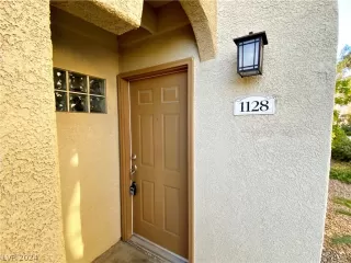 Photo #3: 2591431 Listing