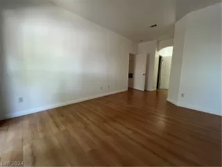 Photo #2: 2591432 Listing 