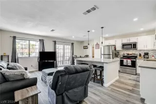 Photo #2: 2591440 Listing