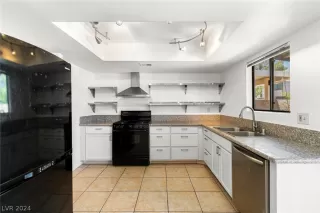 Photo #1: 2591446 Listing 