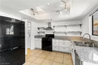 Photo #2: 2591446 Listing 