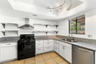 Photo #3: 2591446 Listing 