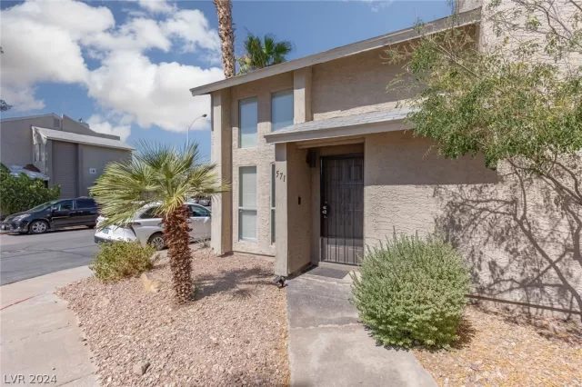 MLS: 2591536 Condo For Sale