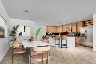 Photo #2: 2591538 Listing 