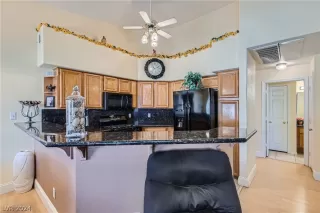 Photo #3: 2591542 Listing