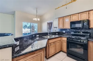 Photo #4: 2591542 Listing