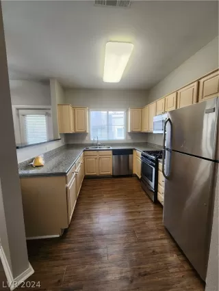 Photo #4: 2591545 Listing