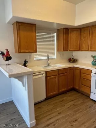 Photo #5: 2591570 Listing