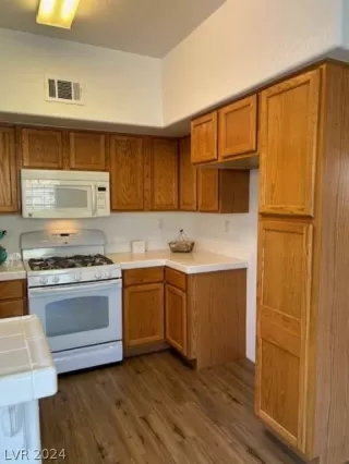 Photo #6: 2591570 Listing