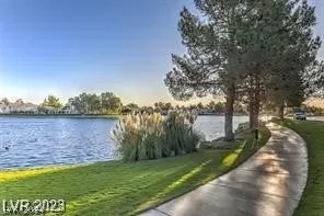 Photo #5: 2591572 Listing