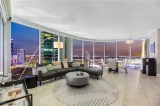 Photo #2: 2591576 Listing