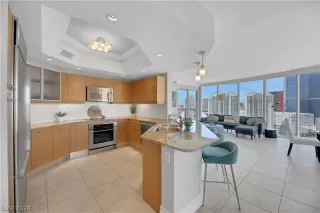 Photo #5: 2591576 Listing