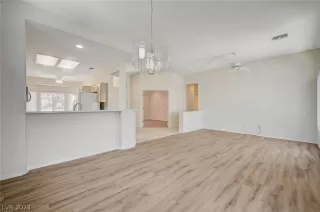 Photo #6: 2591583 Listing