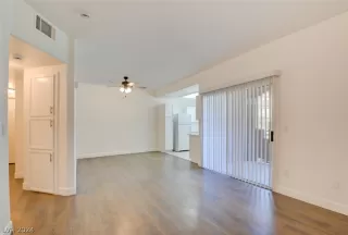 Photo #5: 2591606 Listing 