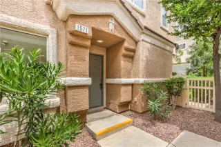 Photo #4: 2591655 Listing