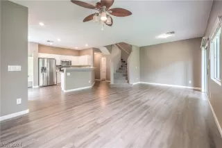 Photo #5: 2591655 Listing