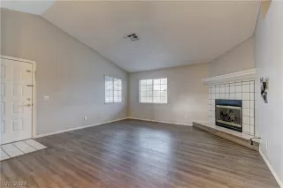 Photo #3: 2591713 Listing