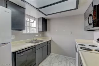 Photo #6: 2591713 Listing