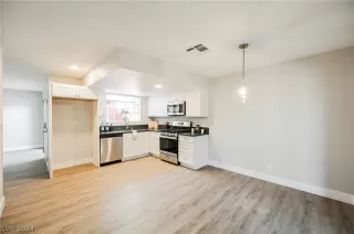 Photo #5: 2591715 Listing