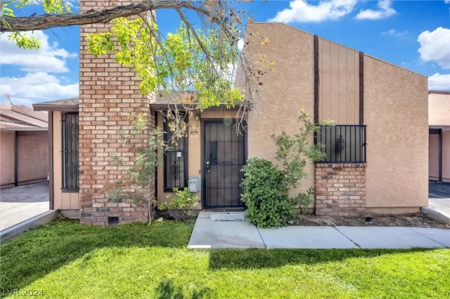MLS: 2591743 Condo For Sale