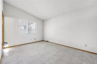 Photo #6: 2591743 Listing